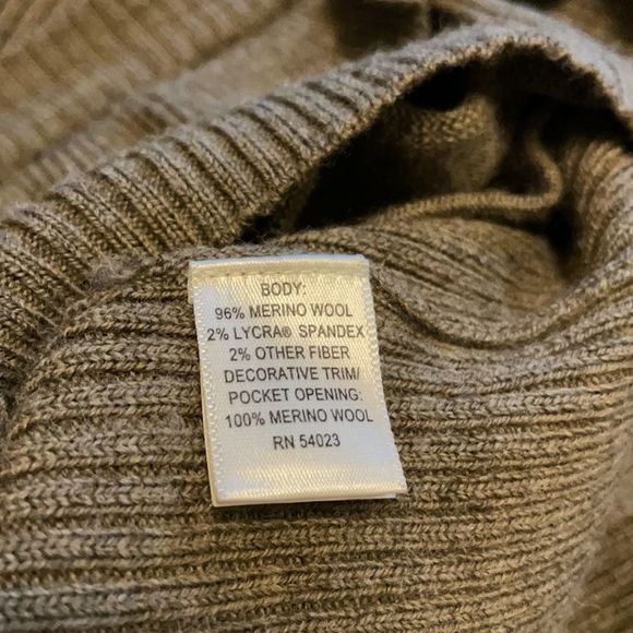 Brown Ruffled V-Neck Button-Up Women's Sweater Merino Wool - Picture 5 of 8